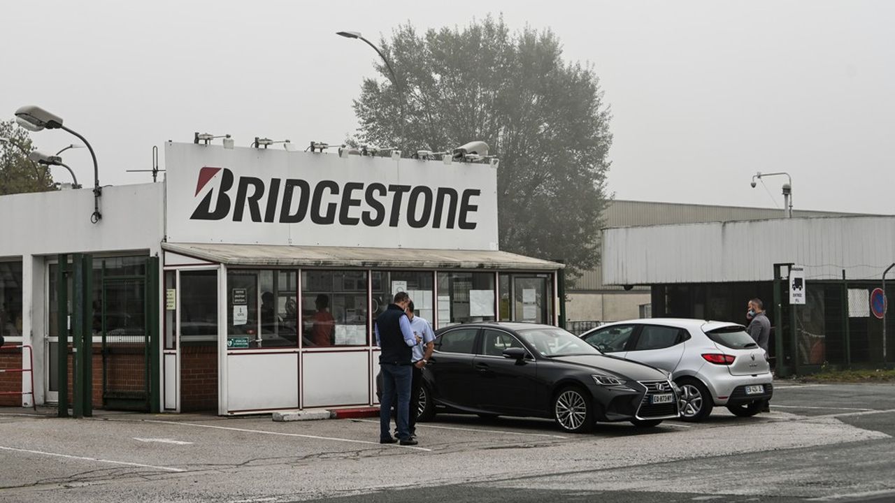 Dans un communiqué publié ce mercredi matin, le fabriquant japonais Bridgestone a annoncé « envisager la cessation totale et définitive de l'activité » de son site de Béthune, qui emploie 863 salariés.