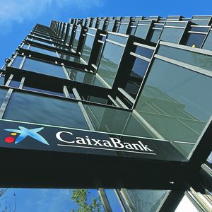 CaixaBank, issue de l'ancienne caisse d'épargne de Catalogne, a réussi à planter ses banderilles sur Bankia.