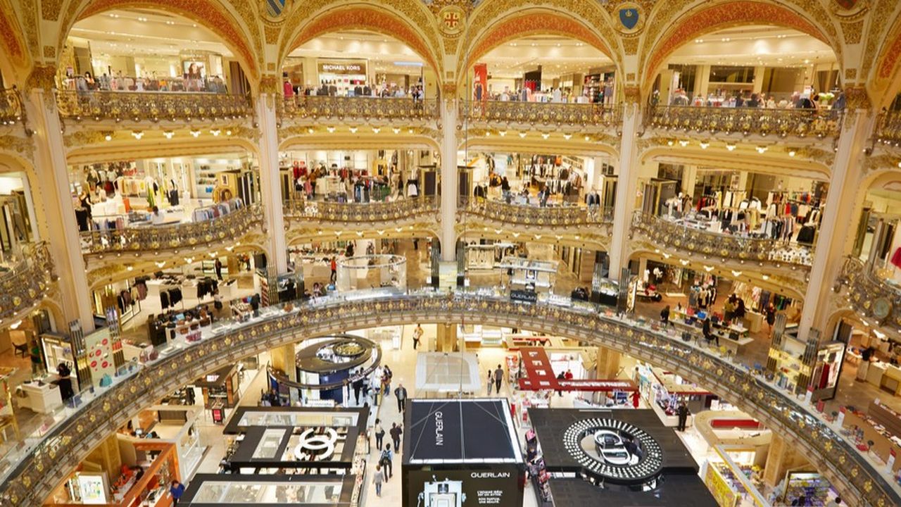 Outre le navire amiral du boulevard Haussmann, le réseau Galeries Lafayette est composé de 62 magasins, souvent implantés dans des agglomérations de moins de 50.000 habitants.