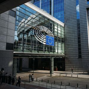 Dans le cadre de la transposition des dernières règles sur les fonds propres, Paris et Berlin défendent devant la Commission européenne des exemptions sur les rémunérations pour les banques de moins de 15 milliards d'euros de bilan.