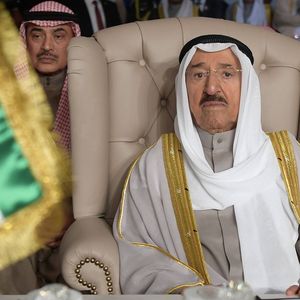 Cheikh Sabah Al-Ahmad Al-Sabah est issu d'une famille qui a gouverné le Koweit depuis 250 ans.