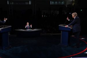 Pour l'éditorialiste Dan Balz du  « Washington Post », il s'agit du « pire débat présidentiel