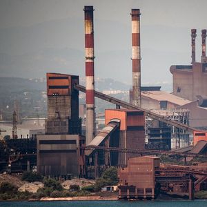 « En tant que leader mondial de l'acier, nous estimons avoir la responsabilité de prendre la tête des efforts pour décarboner la production d'acier, qui a aujourd'hui une empreinte carbone significative », a commenté le directeur financier Aditya Mittal.