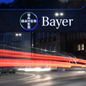 Bayer va passer de lourdes dépréciations dans sa division agrochimie.