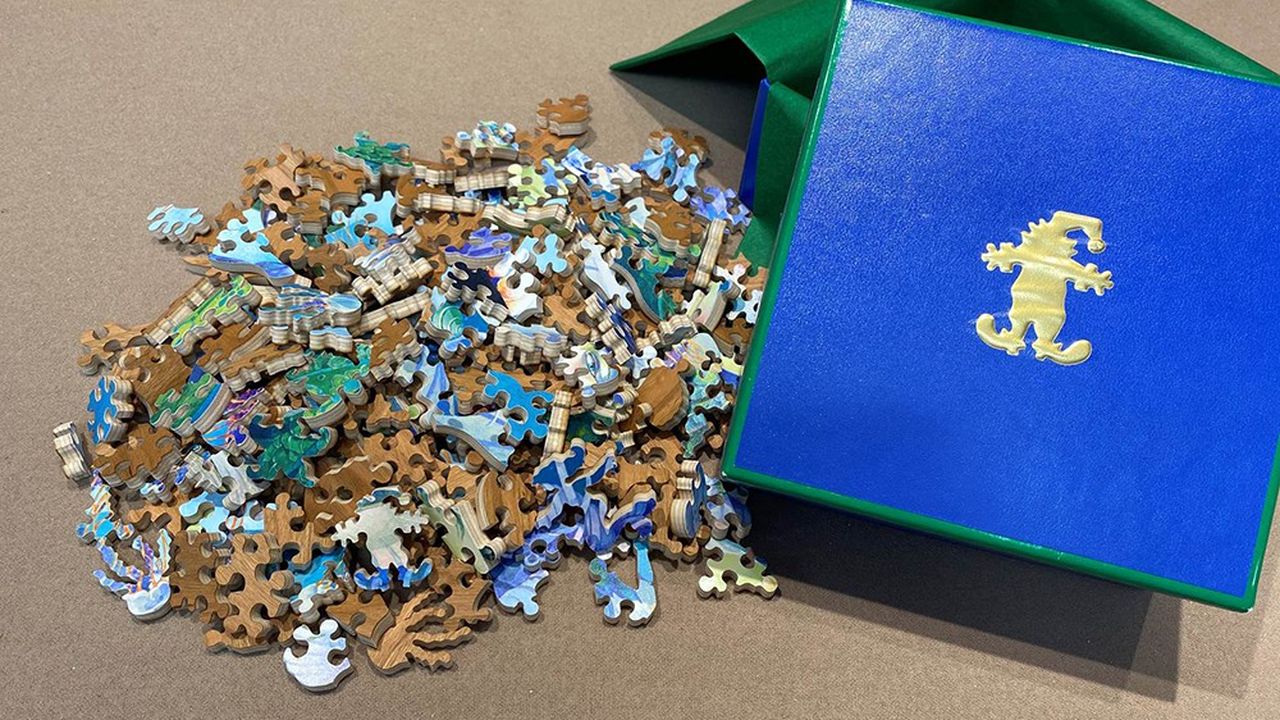 Les puzzles Stave : une boîte vierge d'illustration et aucune indication pour assembler les pièces…