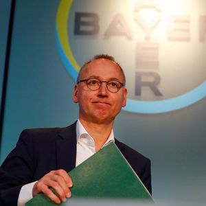 La chute continue de Bayer en bourse menace toujours plus le poste du patron de Bayer, Werner Baumann