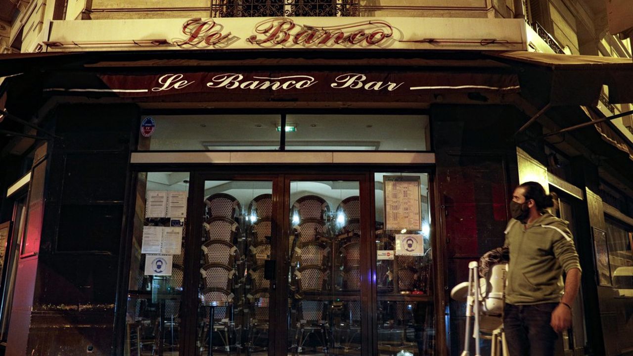 Avec la hausse du nombre de cas de Covid-19, le gouvernement a décidé la fermeture des bars à Paris en début de semaine.