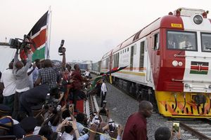 Inauguration en 2017 d'un train cargo au Kenya qui dessert le port de Mombasa à la capitale, Nairobi. Un projet logistique construit et financé par la Chine.