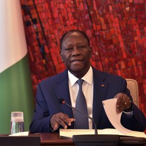 Alors que la constitution ivoirienne limite les mandats présidentiels à deux, Alassane Ouattara a décidé d'en briguer un troisième.
