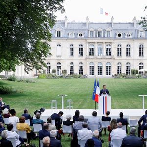 Le 29 juin, Emmanuel Macron recevait les citoyens de la Convention pour le Climat, indiquant qu'il gardait 146 des 149 propositions de mesures issues de leurs travaux.