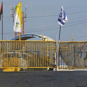 Pour la première fois depuis près de 40 ans, Israéliens et Libanais se sont assis ensemble mercredi autour d'une table de négociations, à Naqoura, à la frontière entre les deux pays.