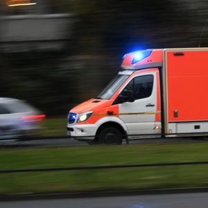 Contrainte d'être transférée vers un autre hôpital alors que celui de Dusseldorf (Allemagne) faisait face à une cyberattaque, une patiente en état critique n'a pas survécu au trajet en ambulance.