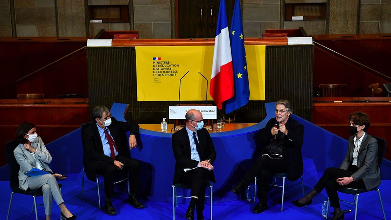 Jean-Michel Blanquer (au centre) ce jeudi.