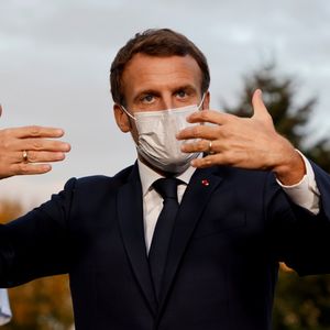 Emmanuel Macron à la suite de sa visite à l'hôpital René-Dubos à Pontoise.