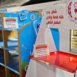 Les produits agroalimentaires français sont principalement visés par les appels au boycott, comme ici dans un supermarché du Koweït.