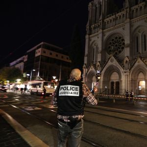 Un jeune homme armé d'un couteau a tué, jeudi matin, trois personnes dans l'église Notre-Dame-de l'Assomption-de-Nice.