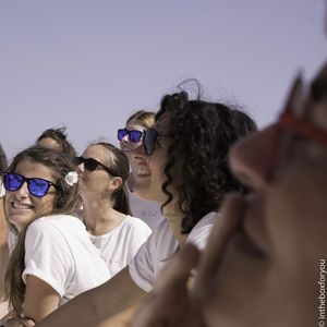 Earthship Sisters va permettre à vingt-quatre femmes de développer leur projet professionnel environnemental, notamment à bord d'un bateau.