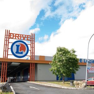 E.Leclerc détient 45 % de part de marché du drive en France.