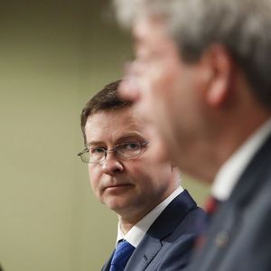 Pour Valdis Dombrovskis, vice -président exécutif de la Commission européenne, « il importe de veiller à ce que les mesures budgétaires de soutien adoptées préservent la viabilité des finances publiques à moyen terme ».