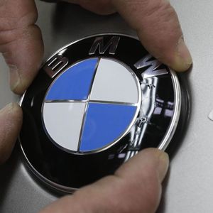 BMW, qui a bâti sa réputation sur la qualité de ses moteurs à combustion, fait le choix d'installer l'électrique au coeur de son bastion industriel de Munich.