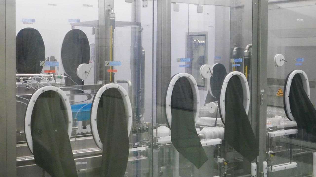 La chaîne de production de l'usine de Delpharm à Saint-Rémy-sur-Avre où seront fabriqués les flacons multidoses du vaccin contre le Covid-19 développé par Pfizer et BioNTech.