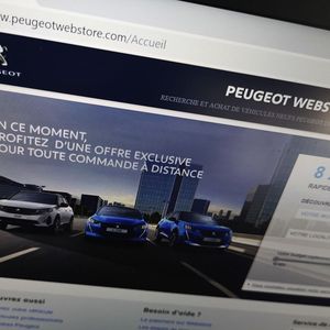 La boutique en ligne Peugeot « propose la totalité du processus d'achat : configuration du véhicule, offre de financement, estimation ferme de la valeur de reprise, et même la livraison à domicile », explique un dirigeant du groupe.