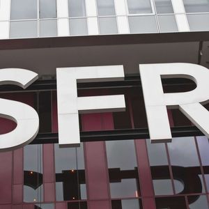 Au troisième trimestre, SFR détenait 14,6 millions de clients mobiles.