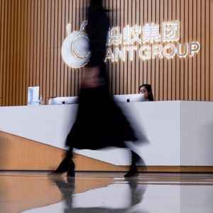 Le régulateur chinois n'a pas hésité a stoppé net l'introduction en Bourse de Ant Group, la filiale du géant Alibaba, à 48 heures de ce qui devait être la plus importante IPO de l'histoire.