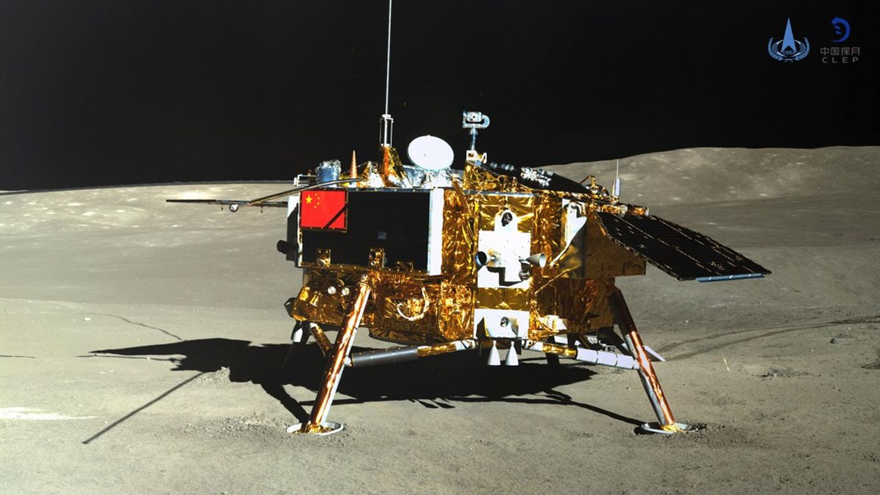 L'objectif chinois est ambitieux : il s'agit de forer à deux mètres de profondeur dans le sol lunaire et de récupérer 2 kg de roche.