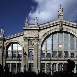 Le projet de rénovation de la gare du Nord, conçu par la SNCF et par Ceetrus, la foncière du groupe Auchan, prévoyait à l'origine de terminer les travaux juste avant les JO de 2024.