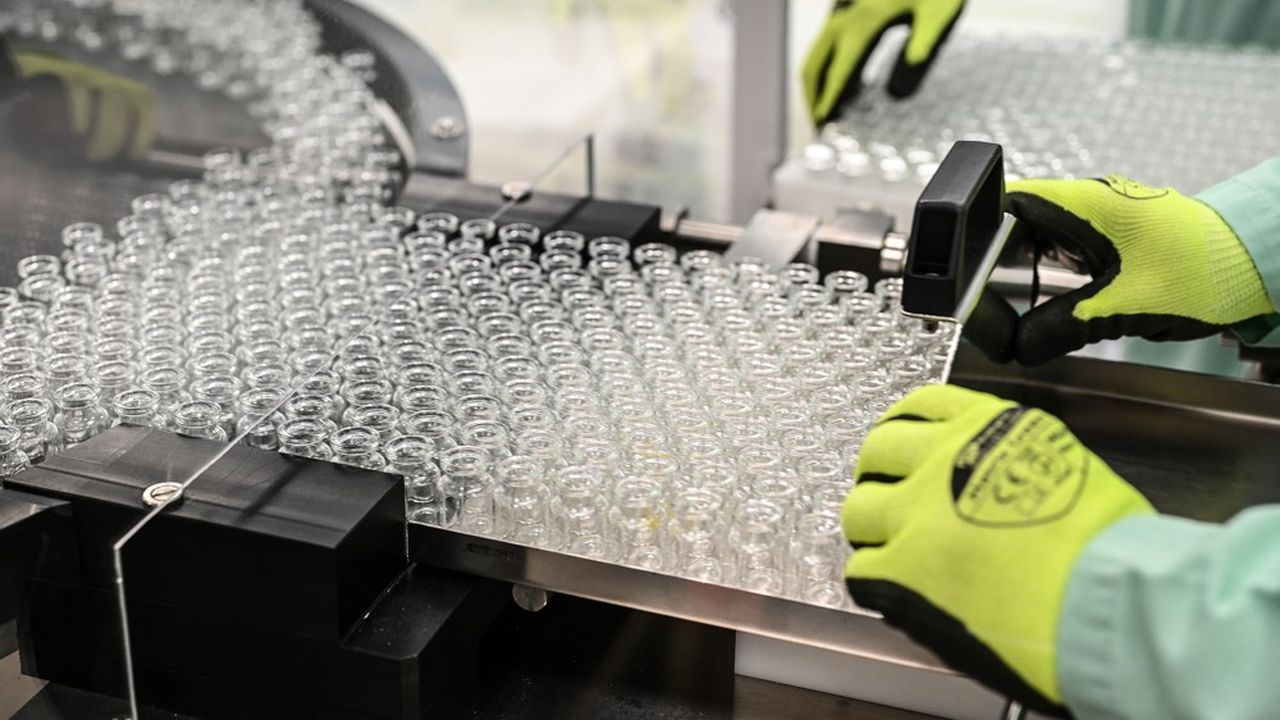 La capacité de production d'AstraZeneca est supérieure à celle de ses concurrents. Le laboratoire estime pouvoir fournir 3 milliards de doses à compter de janvier 2021.