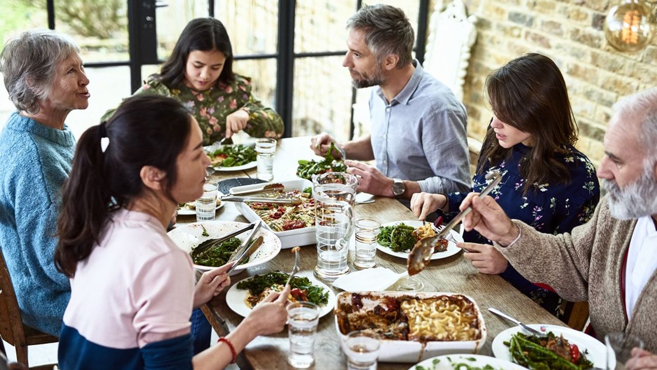 Le partage du repas reste essentiel en France où à 83 % on mange et on cuisine ensemble.