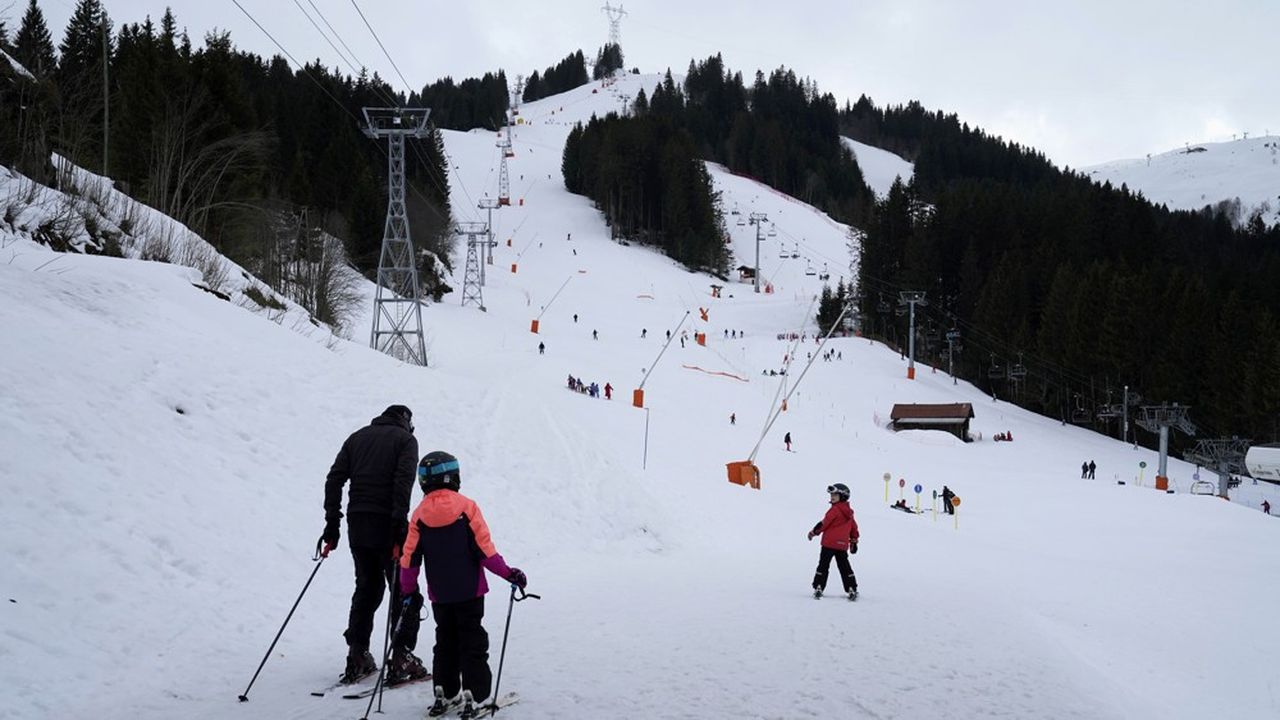 A l'instar des autres stations alpines, Les Contamines-Montjoie (en février 2020, sur notre photo) n'accueillera pas de skieurs avant la mi-janvier, au vu de la position du président Macron. Les professionnels de la montagne s'estiment floués, alors qu'ils sont en plein préparatifs.
