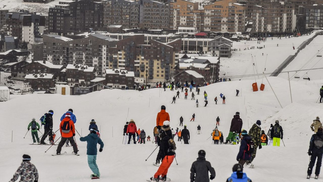 A Val Thorens comme dans les autres stations françaises, les amateurs de ski devront grimper les pentes par eux-mêmes pour s'adonner à leur sport d'hiver favori lors des vacances de Noël.