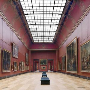 Le Louvre est privé de ses 75 % de touristes étrangers. Or la billetterie représente 40 % d'un budget de 243 millions d'euros.