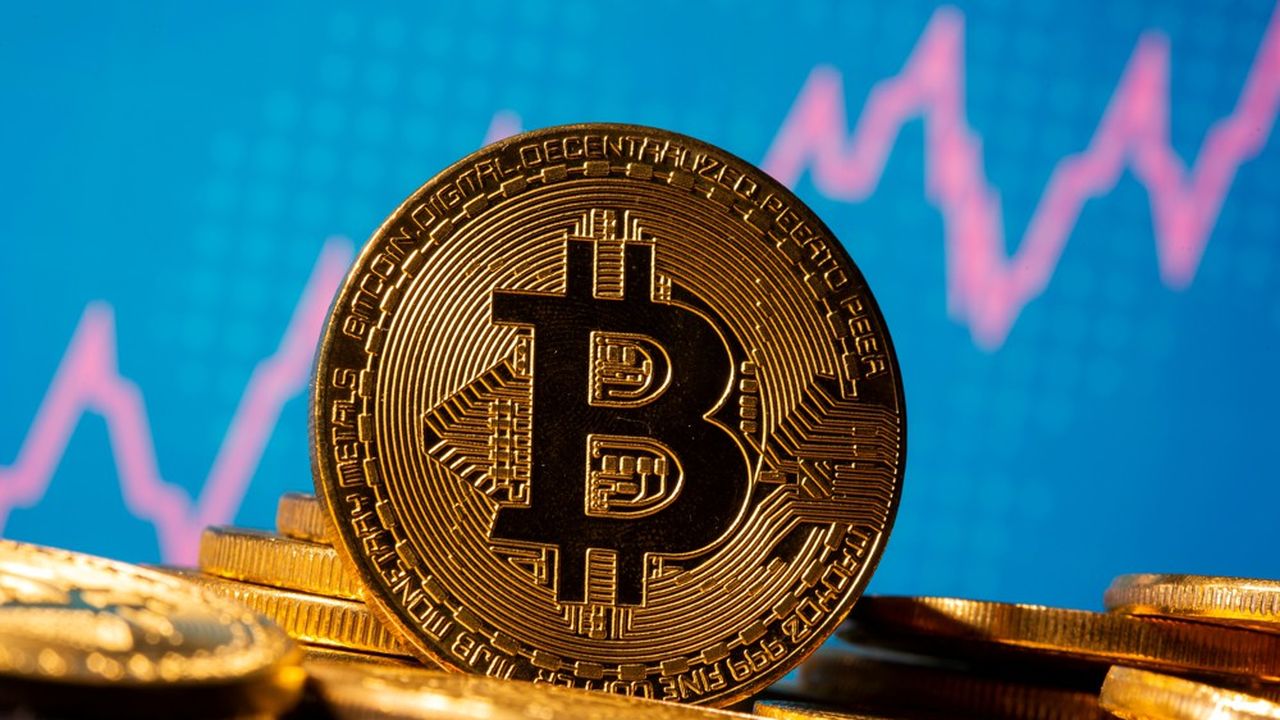 Le bitcoin a établi un nouveau record à 19.956 dollars (16.630 euros) avant de reculer à 19 000 dollars