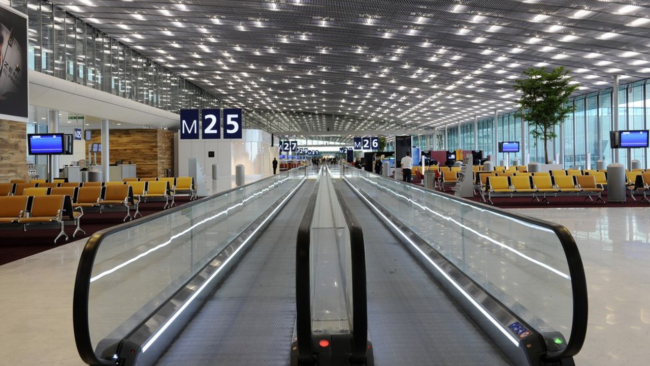 L'aéroport Roissy-Charles-de-Gaulle tourne aujourd'hui à moins de 25 % du trafic, deux terminaux sur quatre sont fermés.