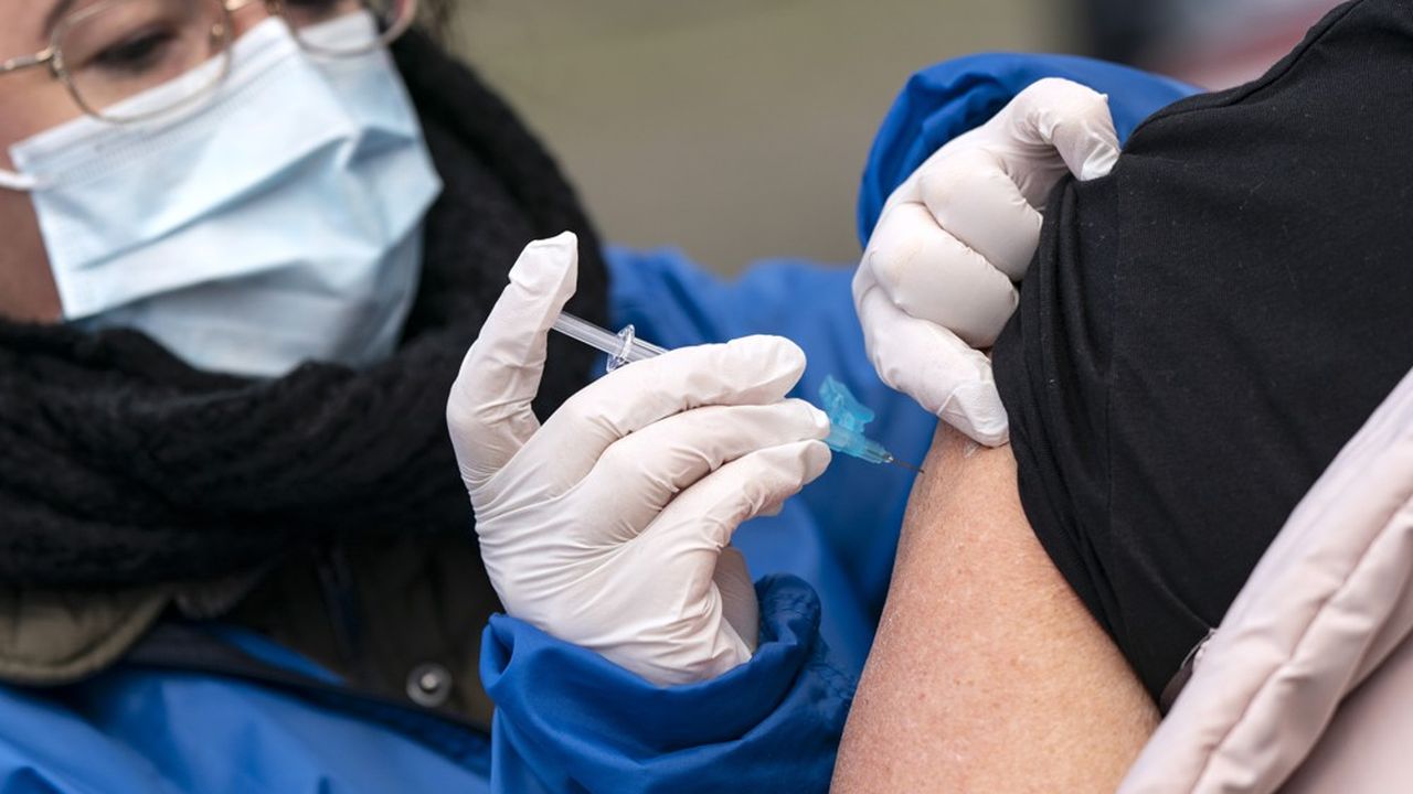 Covid : les avantages et les inconvénients des premiers vaccins | Les Echos