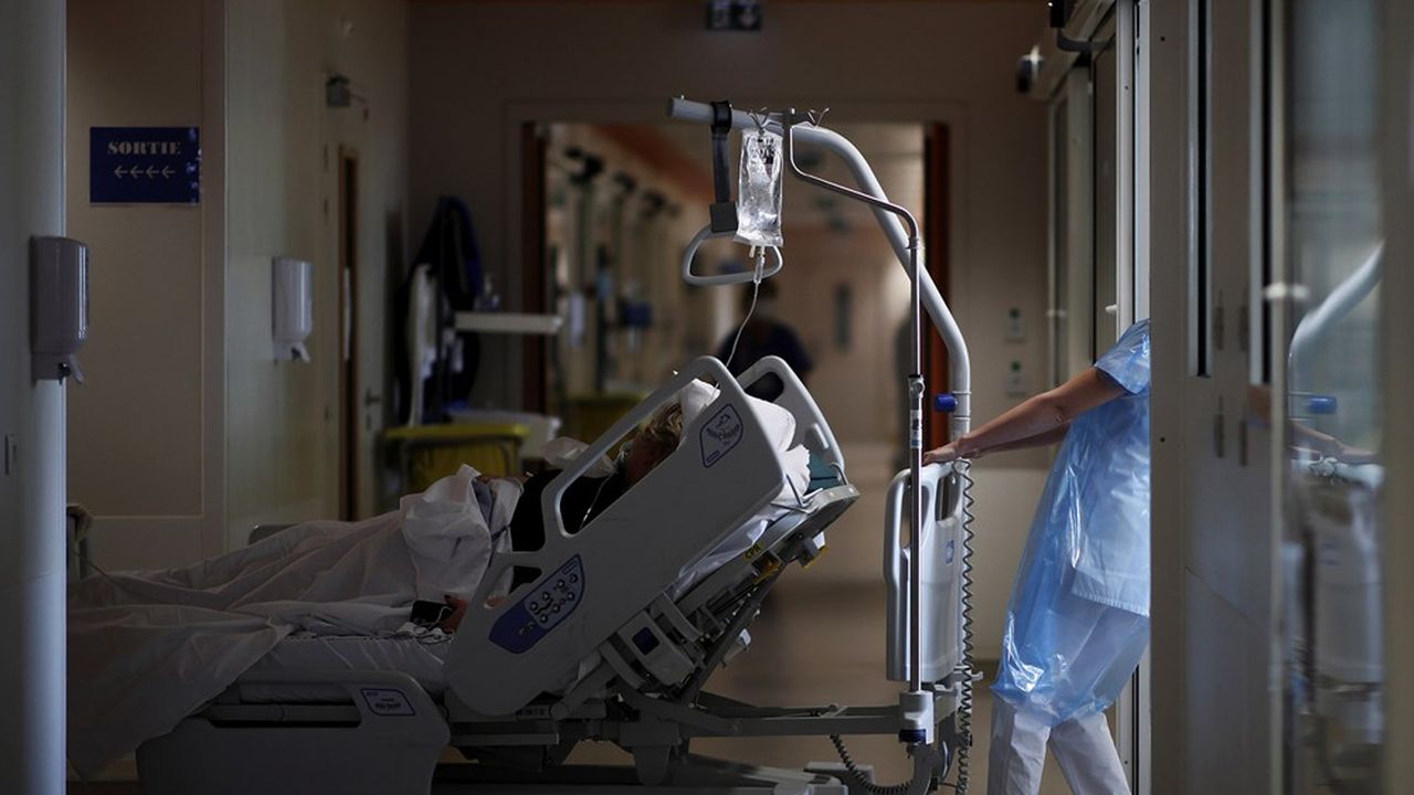 Dans les hôpitaux, les lits d'hospitalisation réanimatoire se vident lentement de leurs patients Covid.