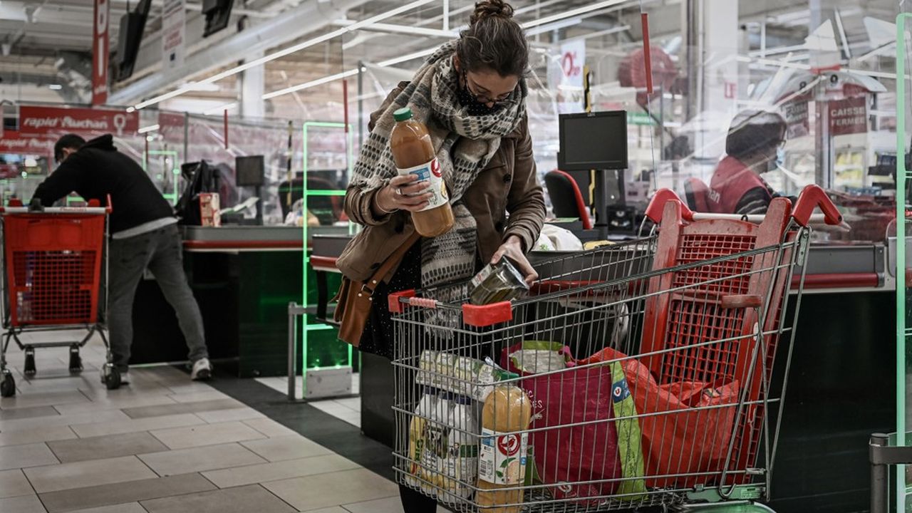 Les prix à la consommation ont baissé de 0,3 % en novembre sur un an dans la zone euro, mais ceux des produits alimentaires - y compris tabac et alcools - ont grimpé de 2 % avec la multiplication des confinements sur le Vieux Continent.
