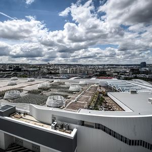 Le roof top du Parc des Expositions-de la-Porte-de-Versailles, qui dispose du plus grand centre de congrès d'Europe.