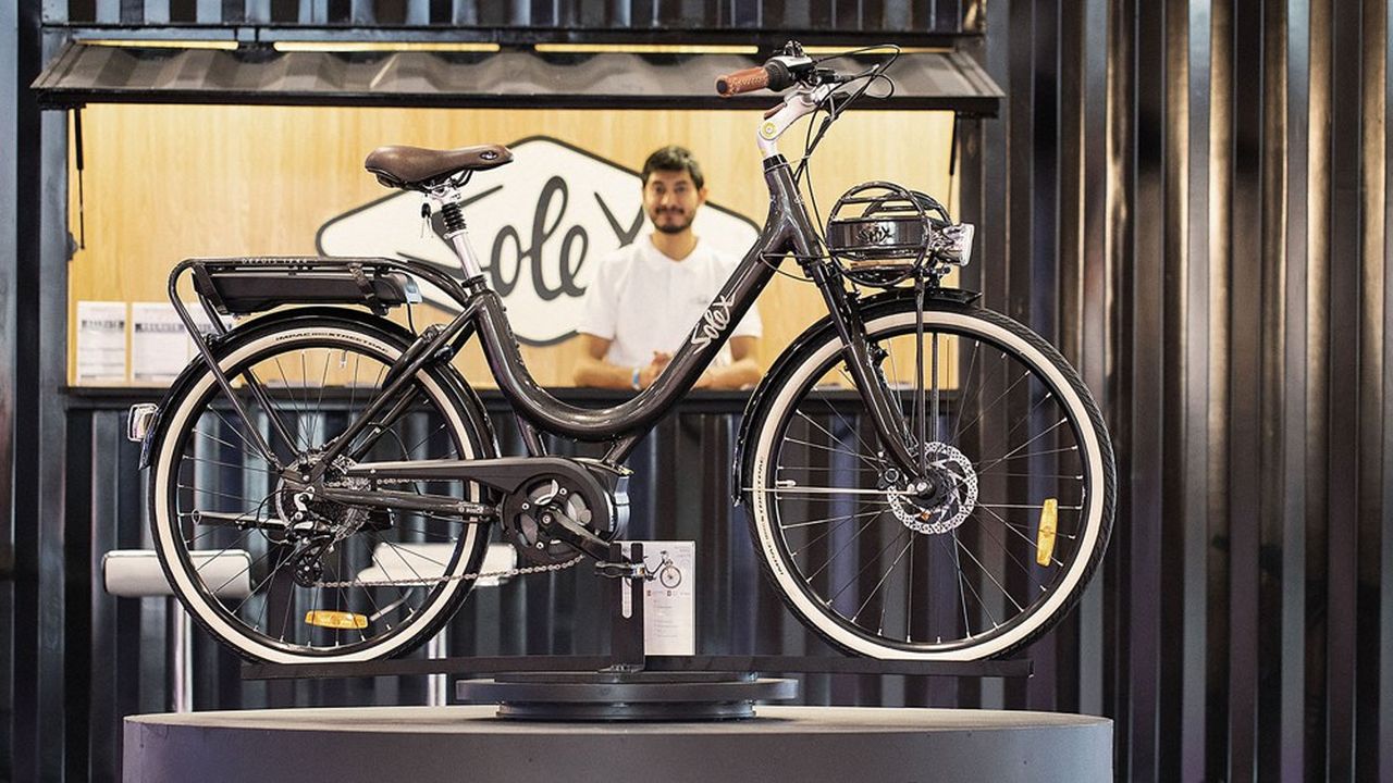 Tout en cultivant son look vintage, le VéloSolex Infinity cache sous son porte-bagages une batterie de 400 watts qui promet entre 50 et 100 kilomètres d'autonomie.