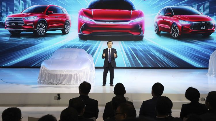 Numéro 2 : Wang Chuanfu, ​le patron de BYD arrive loin derrière Elon Musk avec une fortune de 14,2 milliards