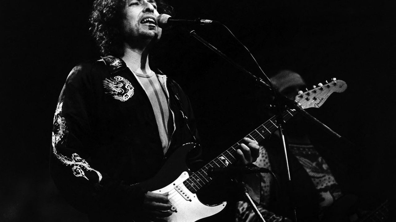 Selon le « New York Times », Universal aurait acheté les chansons de Bob Dylan pour une somme proche de 300 millions de dollars. Un montant à comparer aux 100 dollars touchés pour son premier contrat !