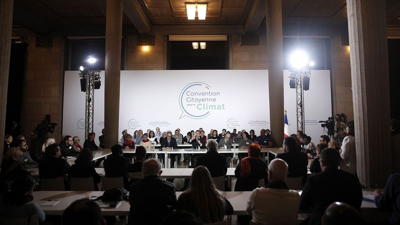 Emmanuel Macron, qui participait en janvier dernier à une assemblée de la Convention citoyenne pour le climat, s'en est pris la semaine dernière aux « activistes qui m'ont aidé au début et qui disent maintenant, il faudrait tout prendre ».