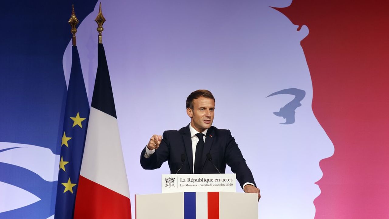 Les fondements du projet de loi ont été posés lors du discours d'Emmanuel Macron aux Mureaux, le 2 octobre 2020