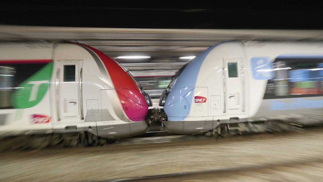 Le réseau Transilien représente à lui seul 15 lignes différentes, desservant 392 gares franciliennes.