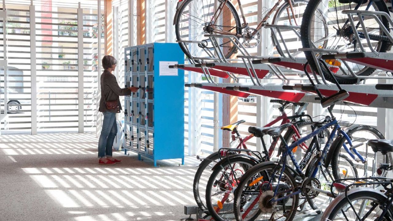 Consigne à vélo située près de la gare de Lorient.