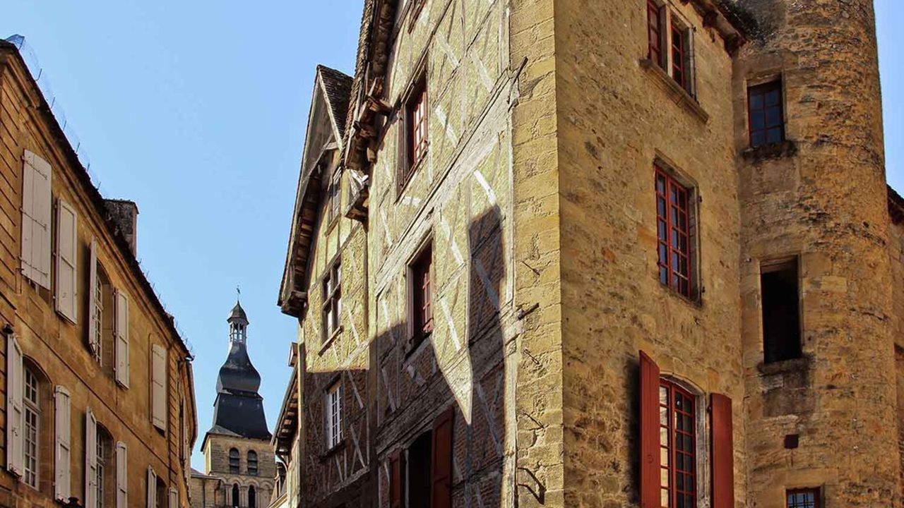 Dans l'Hexagone, Airbnb a également pris ses quartiers à la campagne. La Dordogne (ici la ville de Sarlat), par exemple, a été l'un des départements les mieux commercialisés cet été auprès des Français.