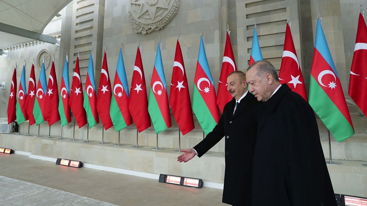 Le président azerbaïdjanais Ilham Aliev et Recep Tayyip Erdogan ont célébré jeudi à Bakou la « glorieuse » victoire des forces azerbaïdjanaises au Haut-Karabakh.